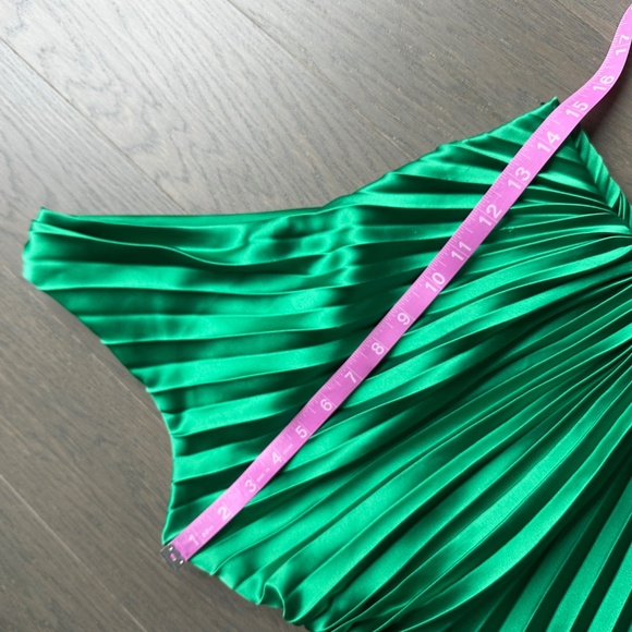 Delfi Collective LEAH Pleated One Shoulder Green Hunter Midi Dress - XS X SMALL - Picture 9 of 14